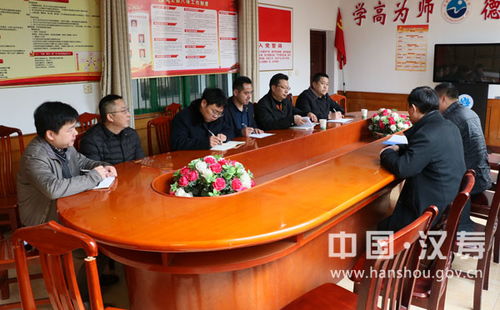 市優(yōu)化辦 市行政審批服務(wù)局督查組督查我縣行政審批中介服務(wù)事項清理工作