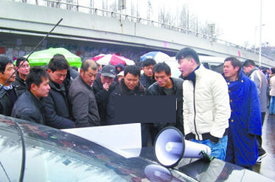 職業(yè)中介搶農(nóng)民工包吃住 介紹1個(gè)企業(yè)給300元-青島新聞網(wǎng)